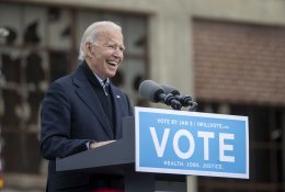J. Bidenas tiesioginiame televizijos eteryje paskiepytas nuo COVID-19