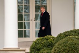 Nutekintame pokalbyje D. Trumpas spaudė Džordžijos valstijos pareigūną „rasti“ rinkėjų balsų už jį