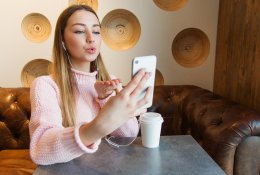 Paauglių pasimatymai internete: kodėl svarbu pasikalbėti apie saugumą