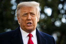 D. Trumpas paragino savo rėmėjus nebeprieštarauti skiepams nuo COVID-19