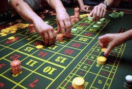 Siūloma uždrausti bet kokia forma skatinti lošti