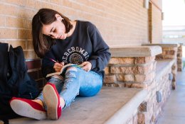 Psichologė pataria tėvams, kaip reaguoti ir ko imtis, jei jų vaikas save alina dietomis