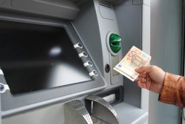 Gera žinia rajonų gyventojams: bankomatų gali būti daugiau