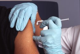 Įspėja negudrauti: už bandymus neteisėtai gauti vakcinacijos įrašą gresia baudžiamoji atsakomybė