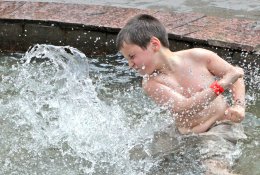 Nemokamų plaukimo pamokų sulauks dar 8 tūkst. pradinukų