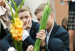 Rugsėjo 1-ąją mokiniai visi mokiniai grįžta į klases: skiepijimasis išlieka rekomendacija, testavimas privalomas darbuotojams