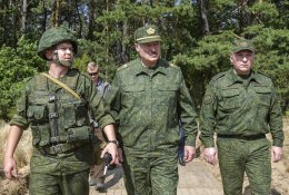Baltarusija ginkluojasi: sieks įsigyti iš Rusijos ginklų už 1 mlrd.