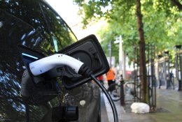 Ar mažesnė kaina paskatintų pirkti elektromobilius?