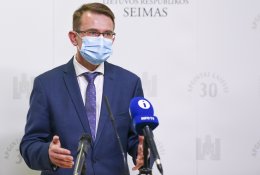 A. Dulkys pripažįsta: išmokos už skiepus efektą turėtų, bet neramina ilgalaikės pasekmės