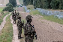 Įtampa prie sienos su Baltarusija auga: Lenkija didina karių skaičių