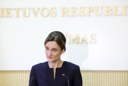 4 darbo dienų savaitę valstybės tarnautojams pasiūliusi V. Čmilytė-Nielsen diskriminacijos kitų atžvilgiu nemato