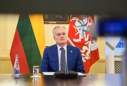 Valdantieji širsta: prezidentas deklaruoja, kad mokesčių mokėtojai privalo mokėti antivakseriams