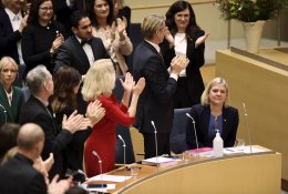 Švedijos premjerė atsistatydino po kelių valandų nuo paskyrimo į šias pareigas