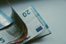 Kitąmet didės mažiausiai uždirbančiųjų pajamos, ūgtelės senjorų ir neįgaliųjų pensijos bei kitos išmokos