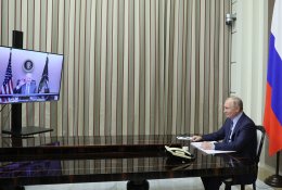 JAV grasina griežtomis ekonominėmis sankcijomis, jeigu Rusija puls Ukrainą