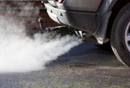 Automobilių taršos mokestis nepriimtas svarstyti: opozicija suabejojo, ar tai – ne turto mokestis