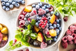 Vitaminus išsaugojęs šaltis: kodėl šaldyti vaisiai, uogos ir daržovės ne ką prastesni už šviežius?