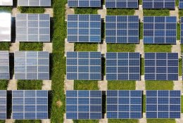 Paramos saulės elektrinėms įsirengti turėtų sulaukti ir verslas – tokios galimybės laukia