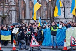 Kinija „atidžiai stebi“ padėtį Ukrainoje