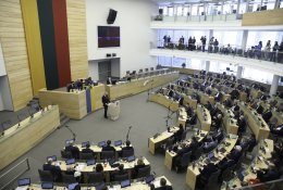 Opozicija kritikuoja nepaprastosios padėties projektą: jis papildytas pertekliniais draudimais
