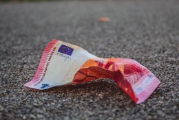 ECB teks rinktis tarp infliacijos stabdymo ir ekonomikos skatinimo: sprendimų priėmėjų padėtis yra nepavydėtina