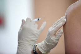 Erkinis encefalitas ir jo simptomai: vaistininkė ragina ruoštis šiltajam sezonui ir pasiskiepyti laiku