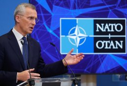 J. Stoltenbergas: NATO pasirengusi dislokuoti dideles pajėgas, kad apgintų savo sienas