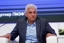 Rusų oligarchai atsuka nugarą V. Putinui: milijardierius apkaltino Rusijos pajėgas žudynėmis Ukrainoje