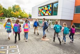 Užsienio lietuvius nuo grįžimo į gimtinę stabdo mitai apie mokyklas, pensijas ir darbo užmokestį
