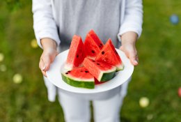 Karštai dienai – salotos su arbūzais: išbandykite 3 vegetariškus receptus