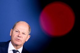 O. Scholzas atmeta kritiką dėl esą vilkinamo sunkiosios ginkluotės perdavimo Ukrainai