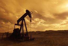 Ekonomistai skirtingai vertina OPEC+ sprendimų įtaką naftos kainų raidai: gavybą toliau didins iš lėto