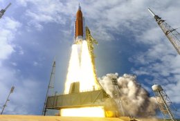 NASA atšaukė bandomąjį misijos į Mėnulį skrydį