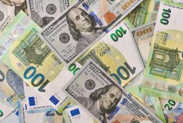 Euro kursas JAV dolerio atžvilgiu pasiekė naujas 20 metų žemumas