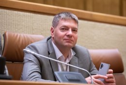 Seimo „darbiečiai“ siūlo fiksuoti elektros kainų lubas gyventojams ir verslui