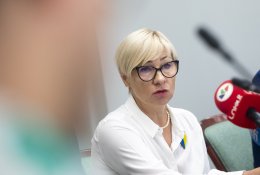 J. Šiugždinienė: leidėjai peržiūrės visų vadovėlių turinį, ministerija vertins kalbų mokyklose mokymą