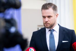 „Valstiečiai“ būgštauja dėl į Lietuvą atvykstančių rusų: G. Landsbergis Seimo salėje paaiškino situaciją