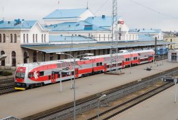 Šiaurės Lietuvoje sumažės traukinių maršrutų: valstybės įmonei jie nuostolingi, bet gyventojams – svarbūs