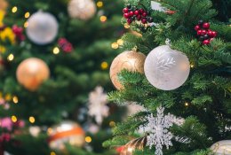 2022 metų Kalėdų tendencijos: nostalgijos dvelksmas ir tradicinės spalvos