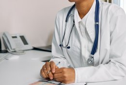 SAM siūlo sprendimą milžiniškoms eilėms pas gydytojus: užsakinės įvairesnės specializacijos sveikatos priežiūros specialistus