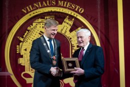 Vilniaus garbės piliečio vardą gavęs Adamkus: linkiu Vilniui likti moderniu ir dinamišku