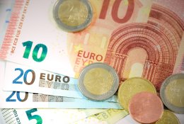 Seimas galutinai pritarė Vyriausybės siūlymui iki 625 eurų didinti NPD