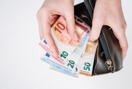 Kiek papilnės piniginės 2023-iaisiais?