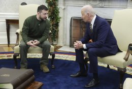 J. Bidenas V. Zelenskiui: jūs niekada nebūsite vieni