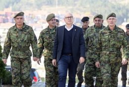Serbijos kariai aukščiausio lygio parengtyje dėl vis labiau įtemptų santykių su Kosovu