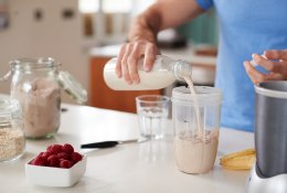 Kodėl visi eina iš proto dėl proteino: žinomi treneriai pataria kodėl, ką ir kada geriausia valgyti