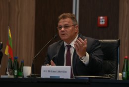 L. Linkevičius Ramšteine ragina susitarti dėl ginkluotės tiekimo Ukrainai: rusai mato mūsų blaškymąsi – reikia ryžto