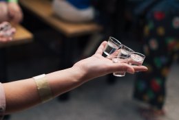 Nepritaria naminės degtinės gamybos ir vartojimo įteisinimui: siūlymas atrodo mažų mažiausia keistai