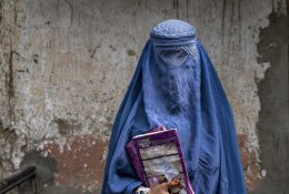 Afganistano moterims uždrausta siekti aukštojo mokslo