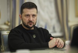 V. Zelenskis sukritikavo E. Macrono mėginimus ieškoti dialogo su Rusija: tai – laiko švaistymas